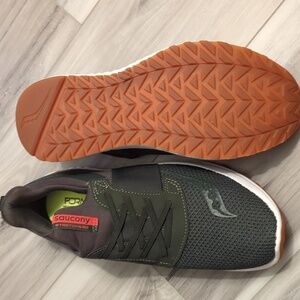 Saucony Stretch and Go memory foam sneakers (Men's size 10)